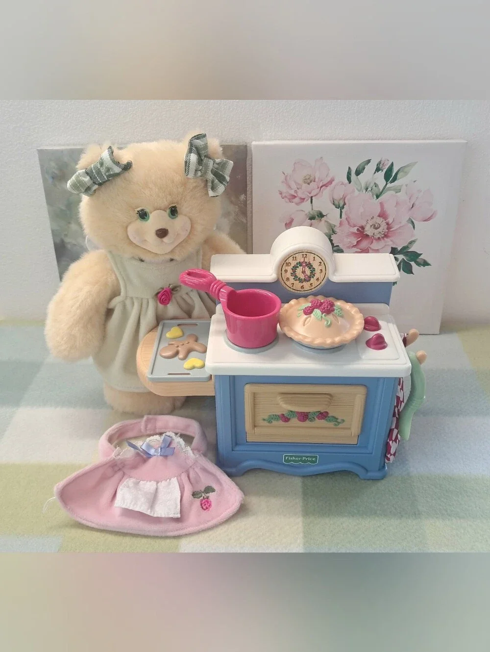 Fisher-Price Briarberry Mollyberry Bear & Kitchen Stove Set Vintage 1998